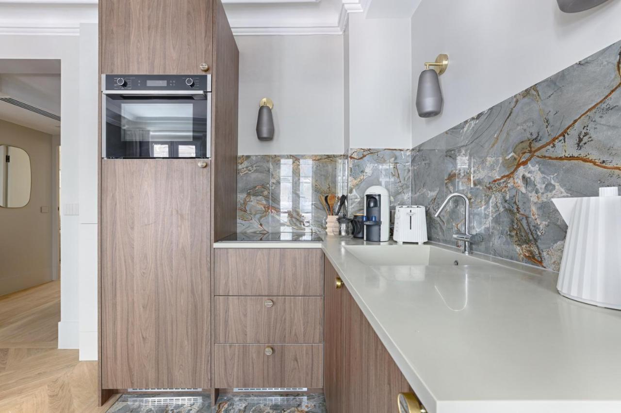 Unique Luxury Parisian Flat 2Br/6P -Champs Elysees ภายนอก รูปภาพ